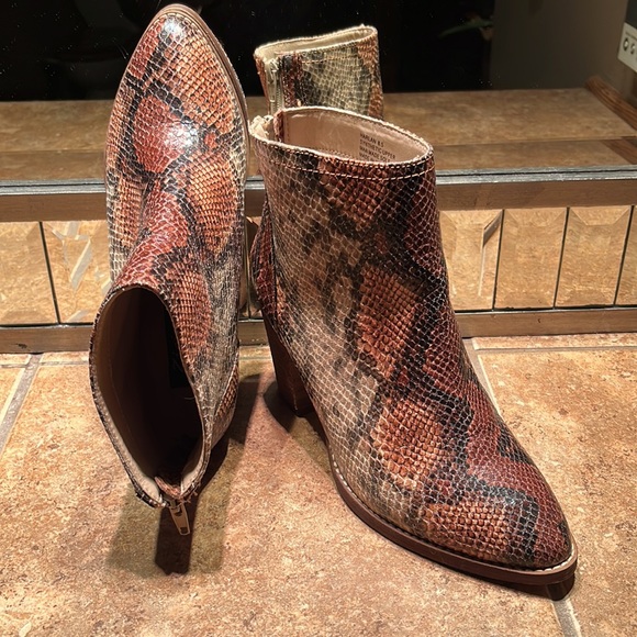 NWOT Faux Snakeskin Booties - Picture 7 of 9